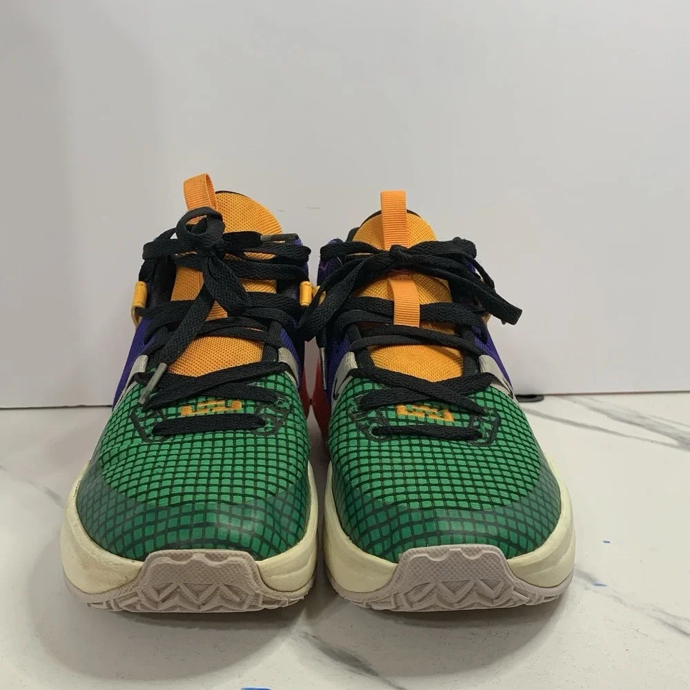 Size Youth 7 - Nike LeBron‎ Witness 7 Multi-Color